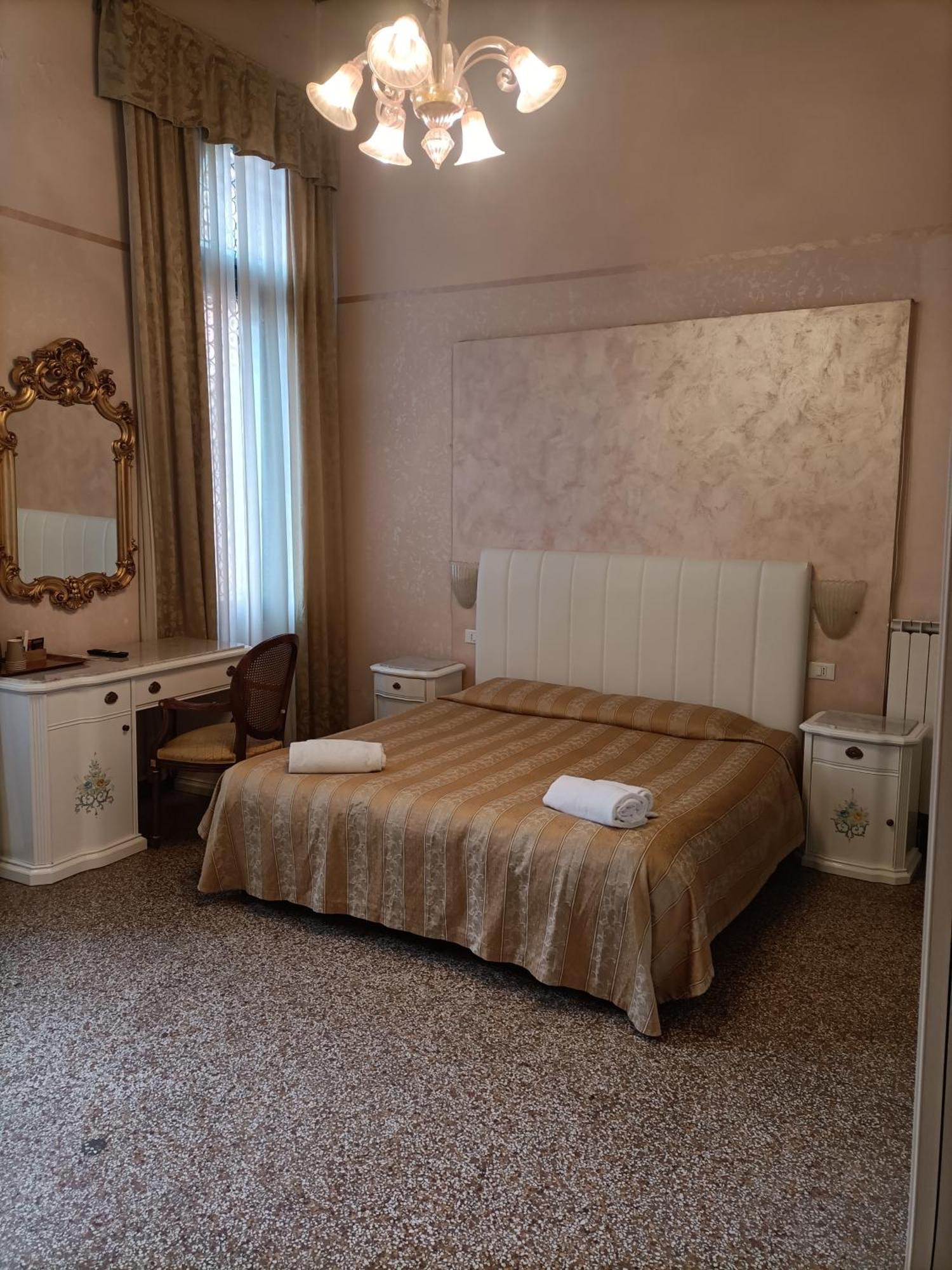 Palazzo Lion Morosini - Check In Presso Locanda Ai Santi Apostoli Venice Luaran gambar